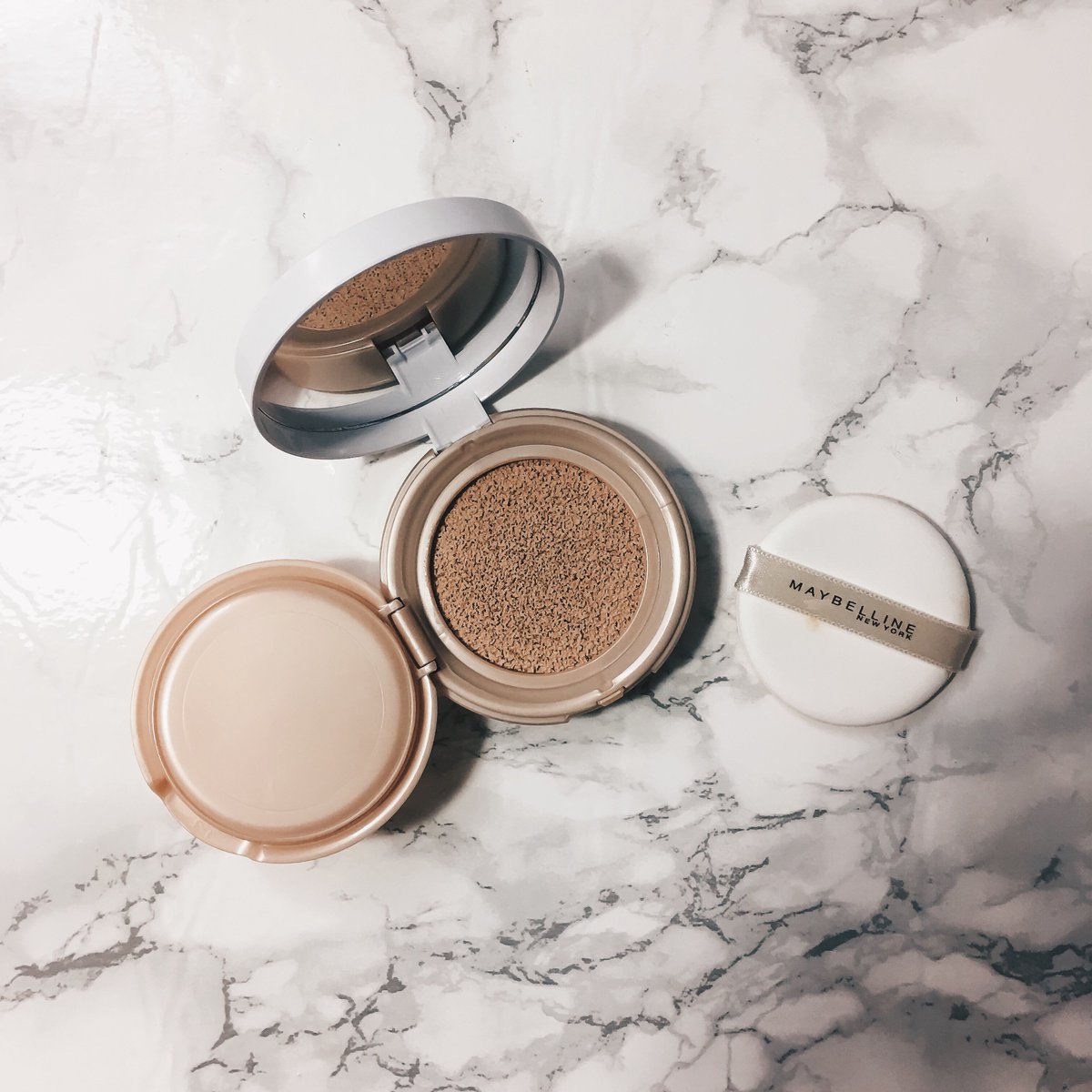 GeekChicStyle_'s tweet photo. This #dreamcushion foundation from @Influenster and @Maybelline has become my daily go to foundation! #ad https://t.co/RuSc47aTGC