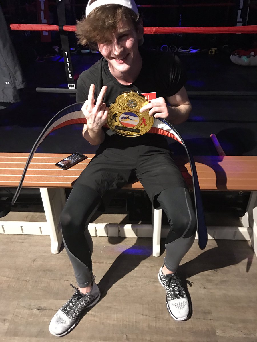 TBCNewburySt's tweet photo. Our plank contest winner is Joe! He held a TWENTY ONE MINUTE PLANK! - a #TITLEBoston record! #TBCNewburySt #GLOWPowerHourParty https://t.co/DEwHRPqnh4