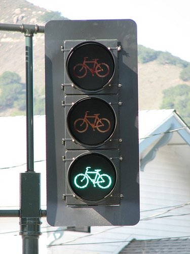 CLEforTransit's tweet photo. #transitbelongs and #bikesbelong. How about installing @CityofCleveland's first bike signal? Progress. @Bike_CLE https://t.co/2f29YMkfyp https://t.co/B2eyyQ3old