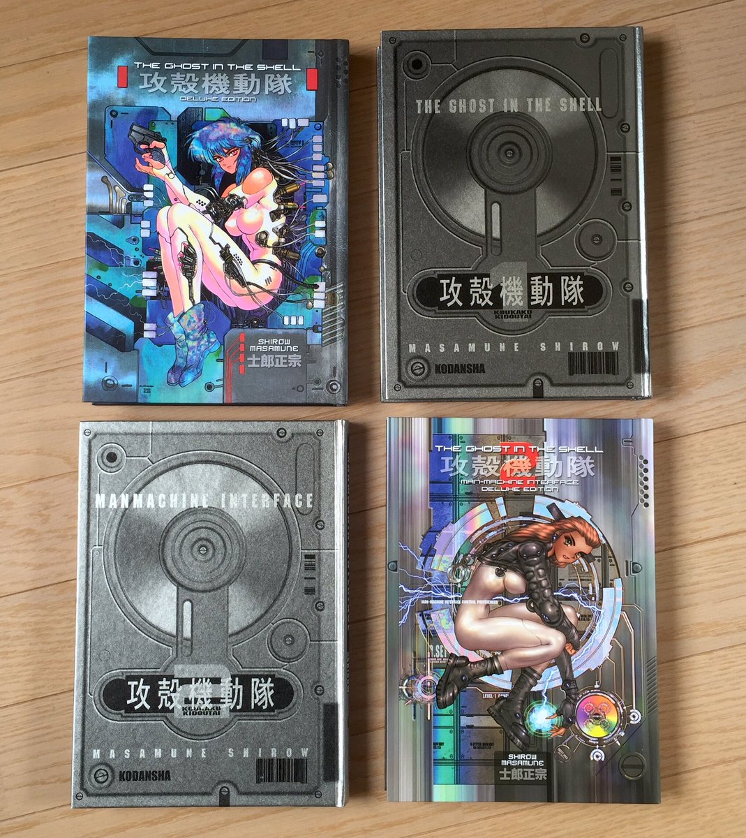 えすつー ちょっと 攻殻機動隊の原作漫画 海外で先月21に発売されたハードカバー版 Deluxe Edition B5判じゃないの 攻殻solid Boxのハードカバー版と同じサイズ しかも巻末にsfxインデックス付き 買ってよかった T Co Tebabw2gl8