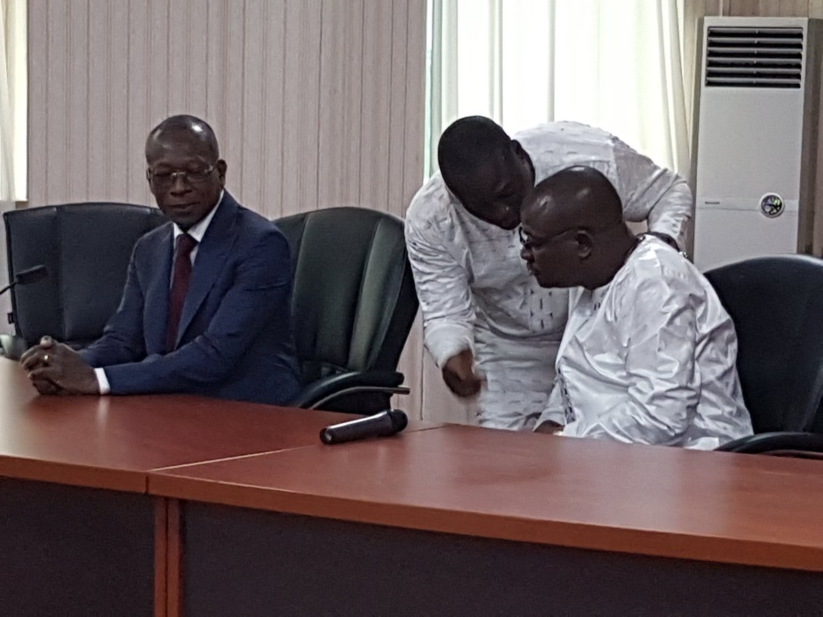 PresidenceBenin's tweet photo. #wasexo L'He Gbadamassi et le Maire Charles Toko sont les deux personnalités qui ont accompagné les Rois chez le #prbenin #PatriceTalon https://t.co/aSXjALwAab