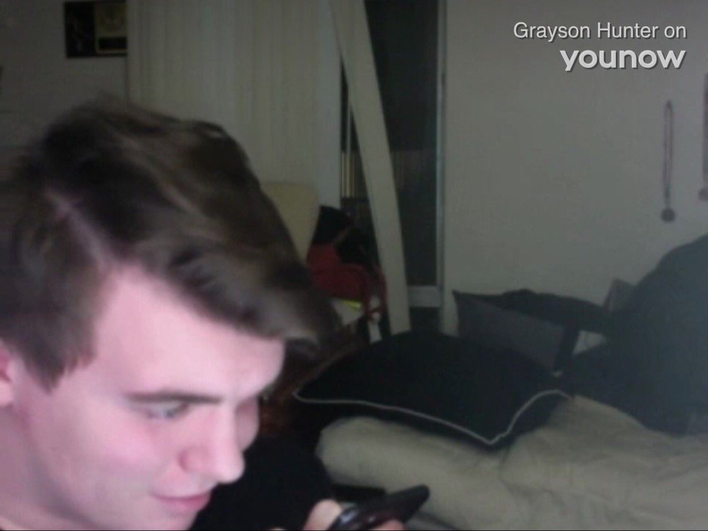 memelovesyouboo's tweet photo. 🔴 LIVE @GraysonHunterG on #YouNow #findgrayabae day 9 https://t.co/Vb5v4uXk54 https://t.co/B2EJKnWdRQ