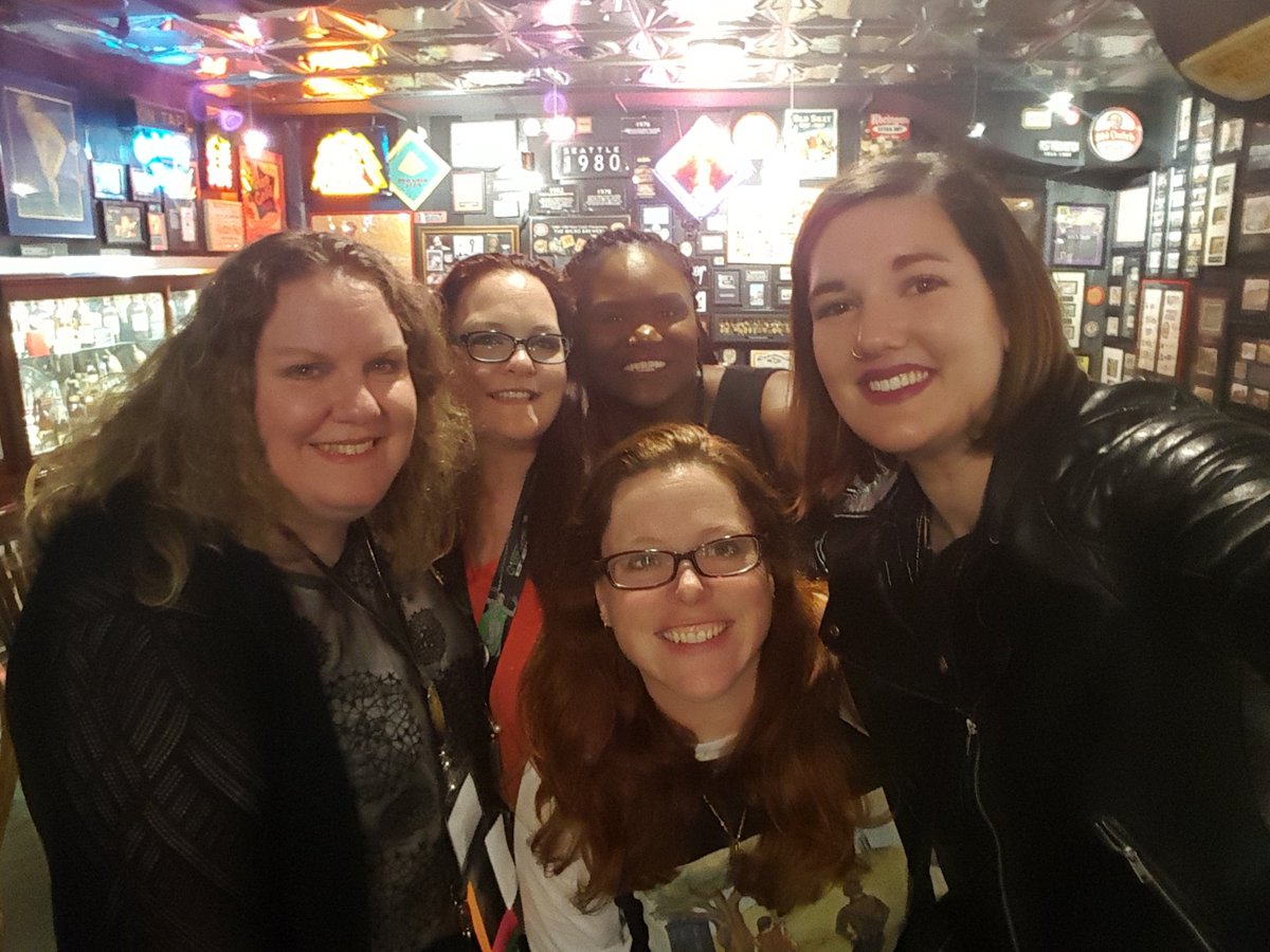 OutlandrFanatic's tweet photo. Love this team! Thank you .@kricki .@feliciamroach .@MeganAlyse1 .@ladya77 You are all amazing! #ECCC2017 https://t.co/wCQU9FmLy3