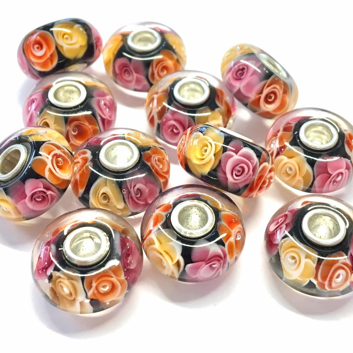 ArtyfaxCom's tweet photo. Roses for Mom, Mothers day bead from #trollbeads in stock now 😀 @EastSideCromer https://t.co/ppt9DI1dOl
