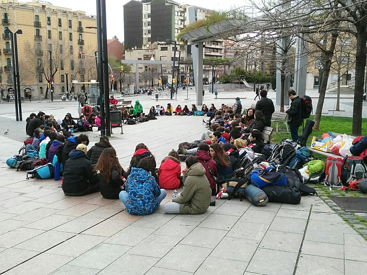 Preparats i preparades per marxar d'excursió de zona aquest cap de setmana! A tope!