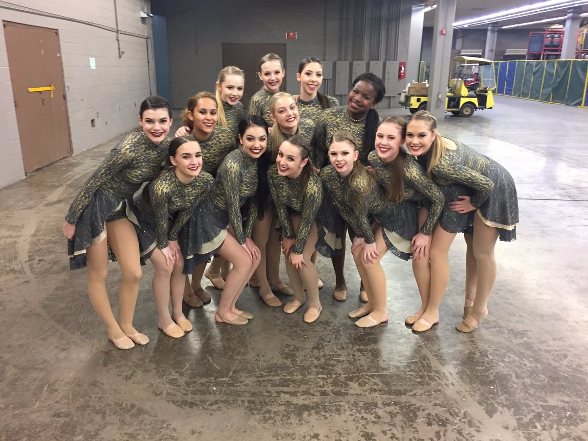 HJChuskies's tweet photo. AZ State with JCo! Kill it girls! https://t.co/ERiQbtnsgR