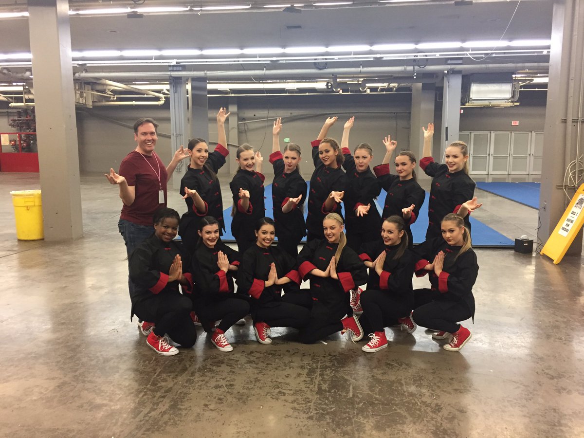 HJChuskies's tweet photo. AZ State with JCo! Kill it girls! https://t.co/ERiQbtnsgR