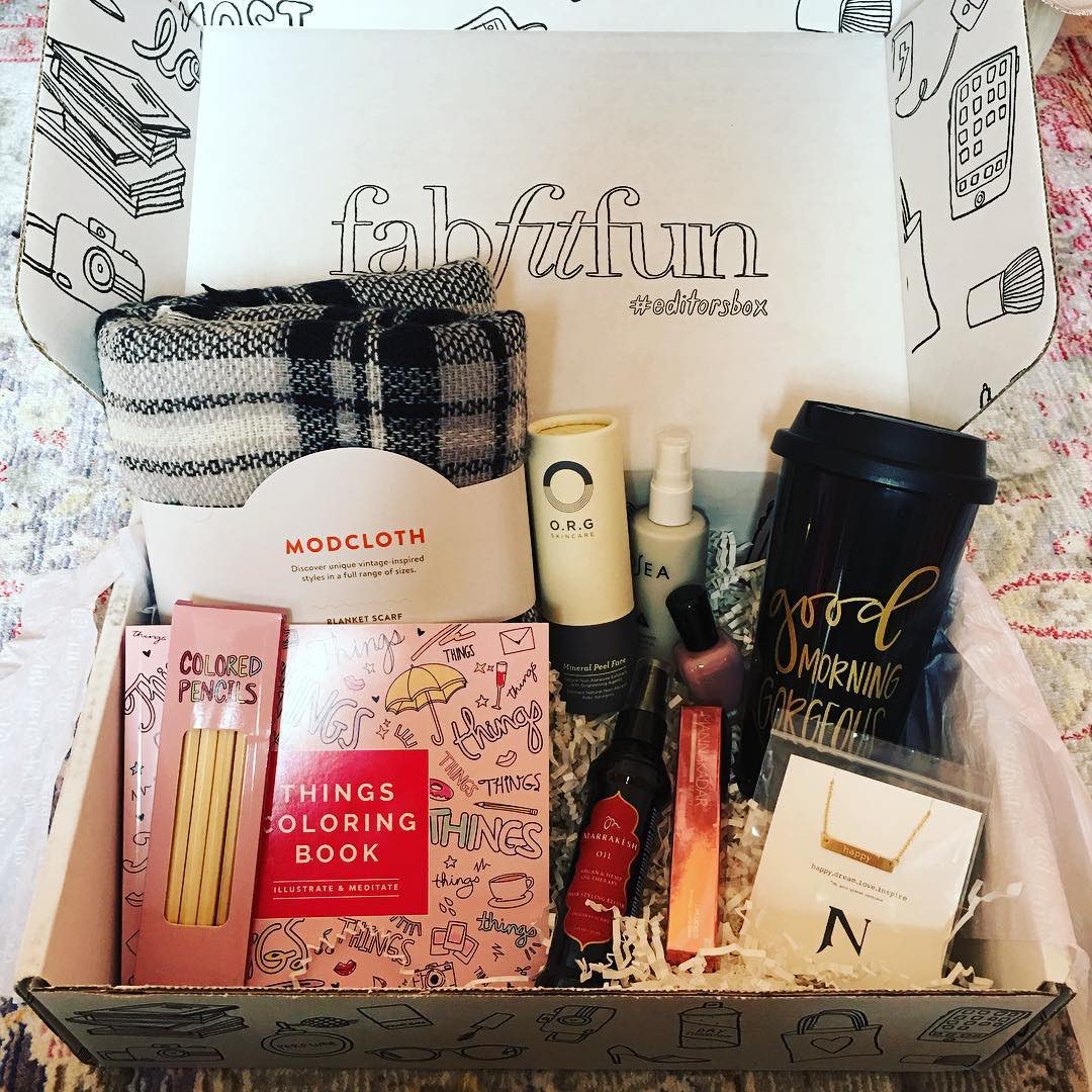 GalFrugal's tweet photo. #fabfitfun #boxfull new products worth over $200.. only $49.99 four times a year! Get $10 off with code (COZY) Click https://t.co/KyCVpOpnA8 https://t.co/Yn6o2f7ih7