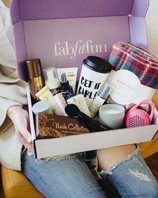 GalFrugal's tweet photo. #fabfitfun #boxfull new products worth over $200.. only $49.99 four times a year! Get $10 off with code (COZY) Click https://t.co/KyCVpOpnA8 https://t.co/Yn6o2f7ih7