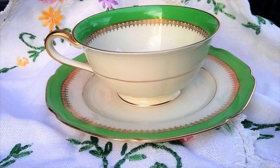 fieldsofvintage's tweet image. Vintage Dessert #Pastry #SaladPlates #pastryplates #vintage #vintageplates  etsy.me/2m648kh #etsy #green