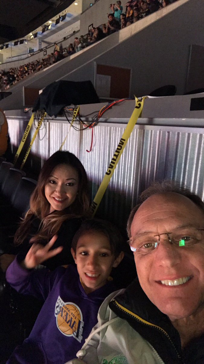 12order's tweet image. #atthelakersgame