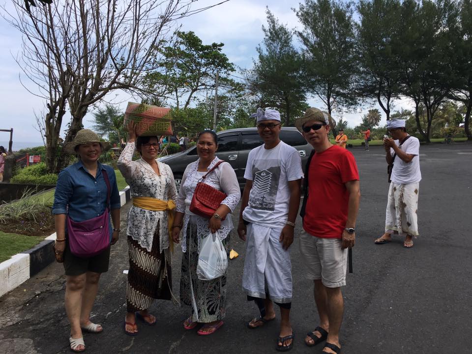 balimandiritour's tweet photo. Tanah Lot and Hindus's Ceremony!
#Tourguest #Traveller #Tanahlot #Bali #Indonesia #WonderfulIndonesia #Visitbali2017
https://t.co/GdJWExkxy2 https://t.co/lnqboTmRFA
