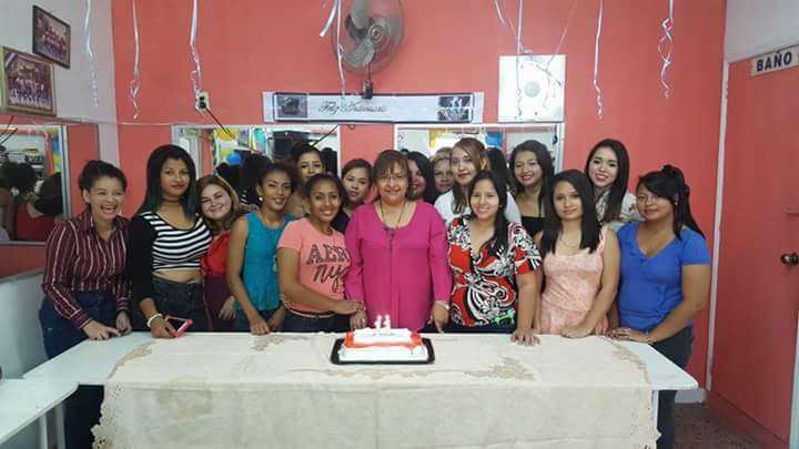 lisabelg62's tweet photo. Celebrando el aniversario de la academia sandra https://t.co/DemSTBFhQQ
