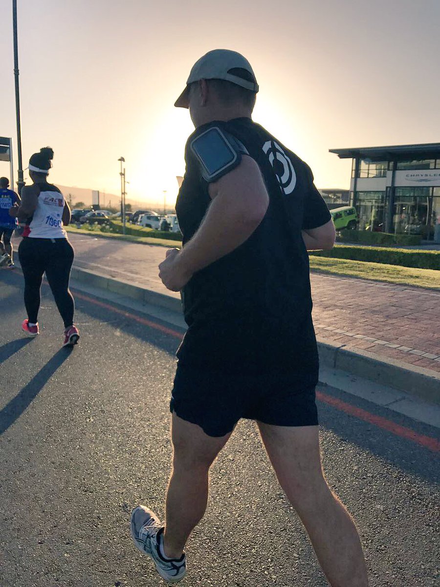 CCCC_ZA's tweet photo. The race has begun! @Nifftaylor & @KimmiWeber are off to a solid start. #ccsf2017 #10kmexpress https://t.co/mACm8T8zh6