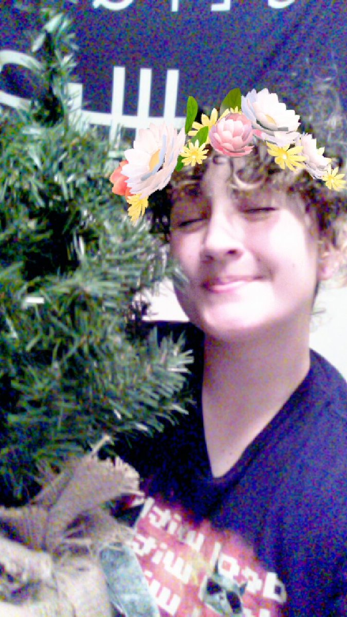 RCarson1804's tweet photo. me and my prop! heck yea im a #treehugger! https://t.co/5utR6huKLu