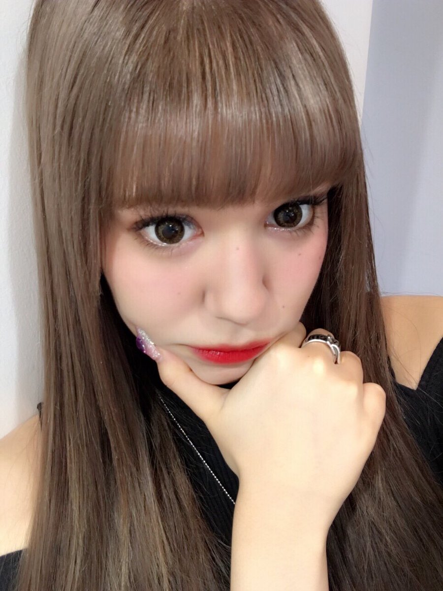 ট ইট র 紗蘭 Sara 髪の毛染めてきました 前回 ダークショコラアッシュにして色落ちしてたから今回もダークショコラアッシュに染めてもらったよっ 夏まで明るいのは我慢 いつもkoti By Broochの平野さんにやってもらってるよ 一緒に髪の毛