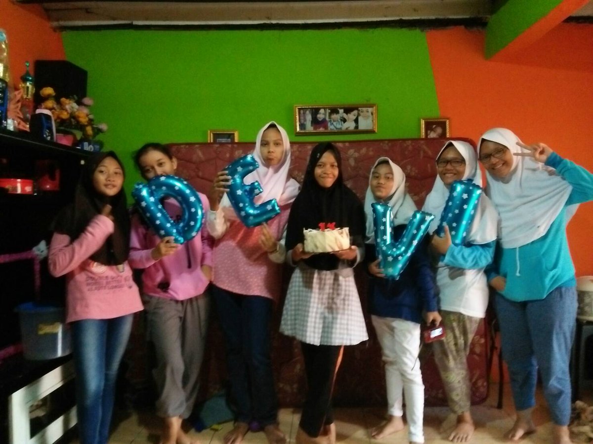 x_xxxsame's tweet photo. Birthday devi (1/2) https://t.co/V6aDCebLBV