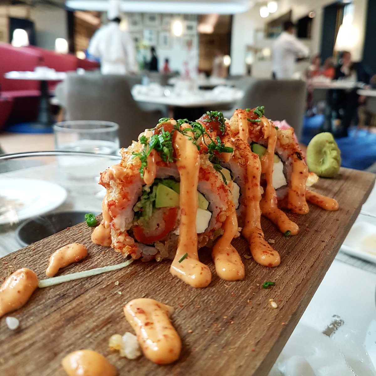 mysizzlingpies's tweet photo. Crackling vegetarian Maki roll at #threesixtythree @OberoiHotels #kolkata. Too good to try out. Late night cravings. #foodprnshare https://t.co/IFZSpDn9bU