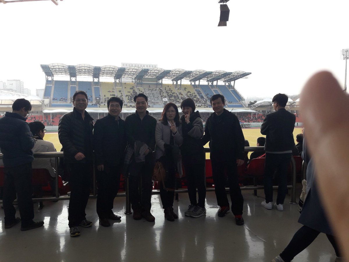 성남FC 대 부산FC의 경기가 금일 15시부터 진행중이네요 현재 부산이1:0으로 앞서가는 가운데 까치군닷 성남의 화이팅을 기대해봅니다 성남FC화이팅!