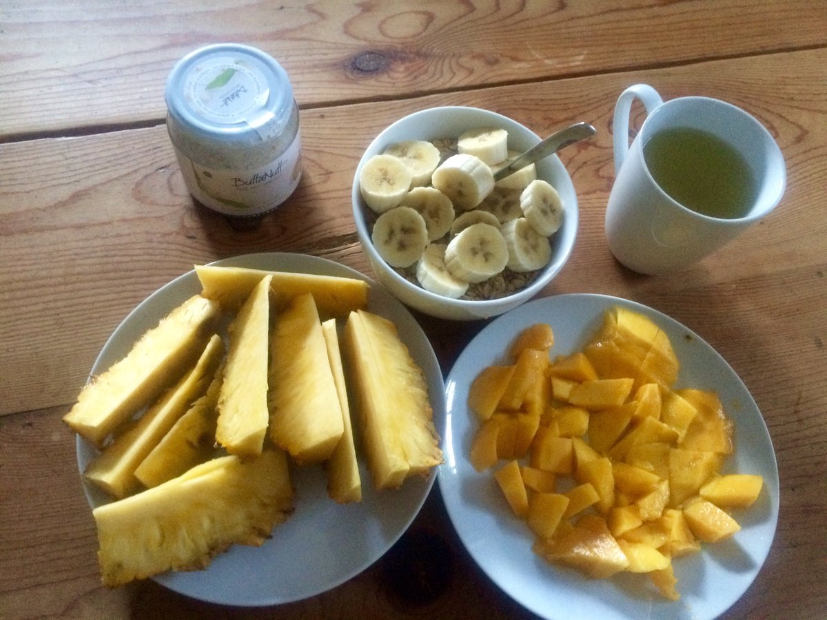 Healthy start into the weekend 🍌🍍
Have a good one everybody 😋🇿🇦