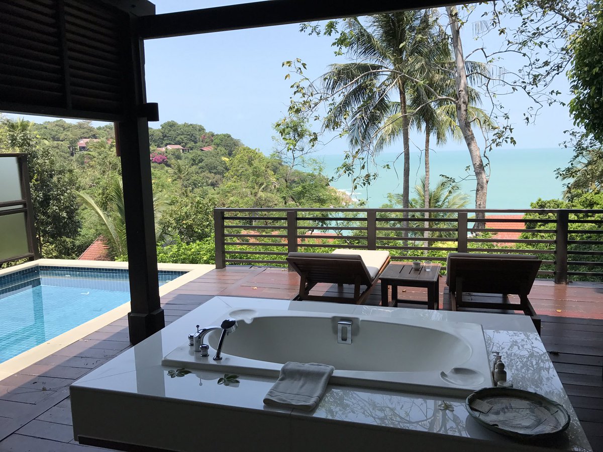 AmBolderson's tweet photo. Stepping outside to this 😍🌴☀️💑 https://t.co/kyvJl9ZVtr