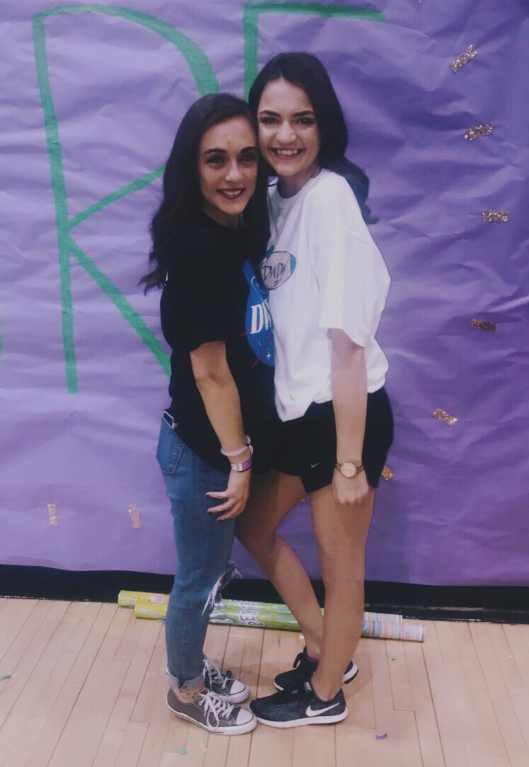 Garcia_Addie's tweet photo. Dwdw is definitely the thing I'll miss most about highschool! 🚀👽🐺❤️ #dwdw17 https://t.co/nmM9Ey4bRs