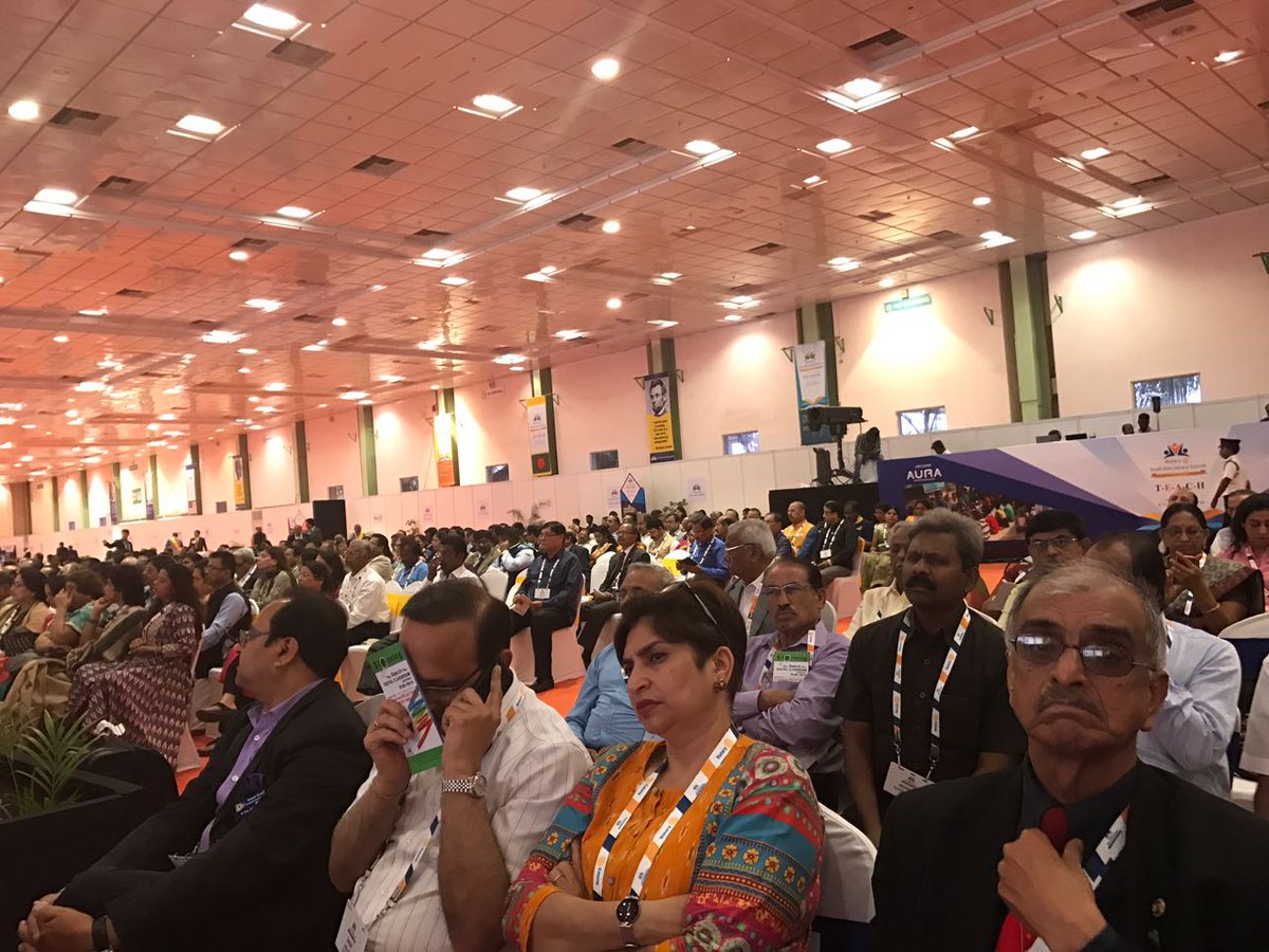 prajeswari's tweet photo. .@alangemmell spks on @inBritish work w #schools, imp of teacher empowerment &amp; ambitions fr 2020 to  2000+ aud @Rotaryteach  #Chennai summit https://t.co/l0iTPNwqaP