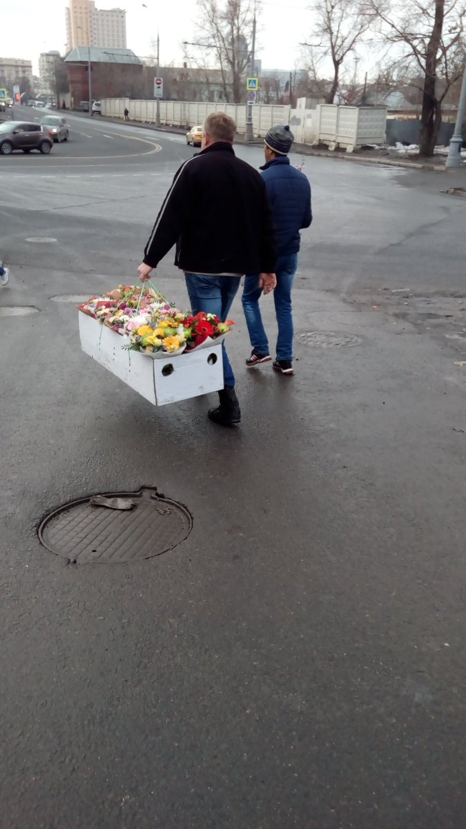 Weer eens wat anders als een Gucci tas #8maart #vrouwendag #moskou