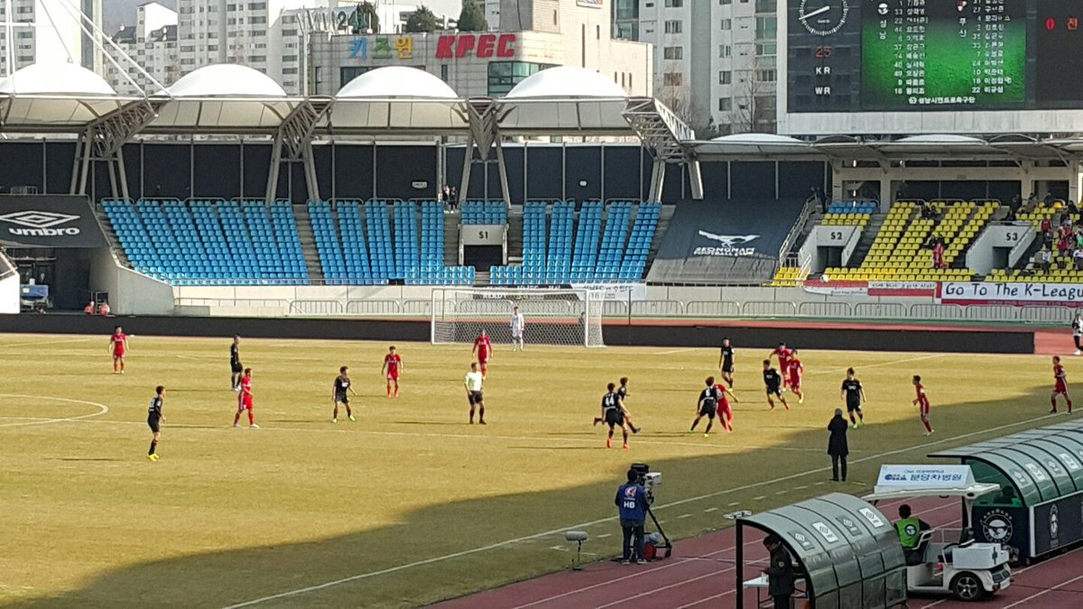 2017 성남 FC개막전에 응원하러 왔습니다
선취골은 뺏겼지만 희망을 가지고 승리를 지켜보렵니다 
화이팅♡@ 성남FC #성남시