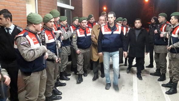 Alaattin Çakıcı 50 askerle hastaneye götürüldü referandum açıklaması yaptı cumhuriyet.com.tr/haber/turkiye/…