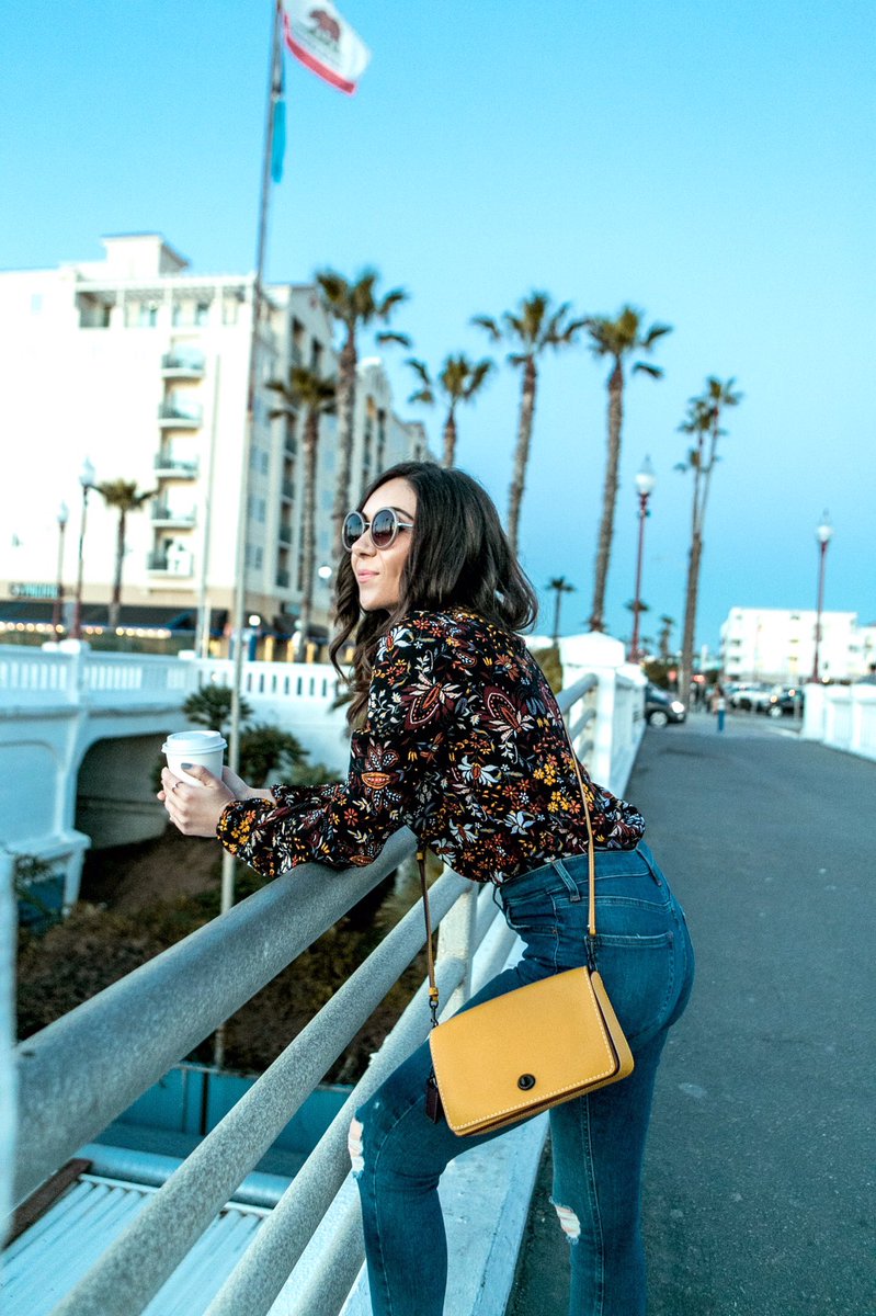 stylewithnihan's tweet photo. Officially wearing my #spring colors π #CoachDinky #CoachPreSpring2017 Get my @coach bag ππΌhttps://t.co/Ae6CAwO9PU #liketkit #styleblog #wiw https://t.co/566fY91ifq