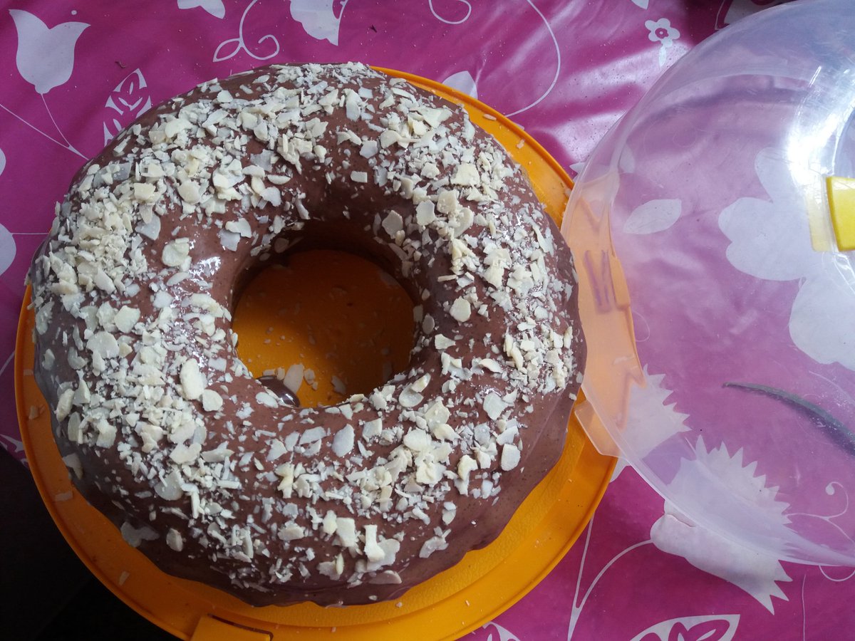HafousaLee's tweet photo. Girls kif jtkouum l cake? !?!?
@ashelia1996 @ichrak1995 @chaimaefaida17 https://t.co/GHjVkxfrA4