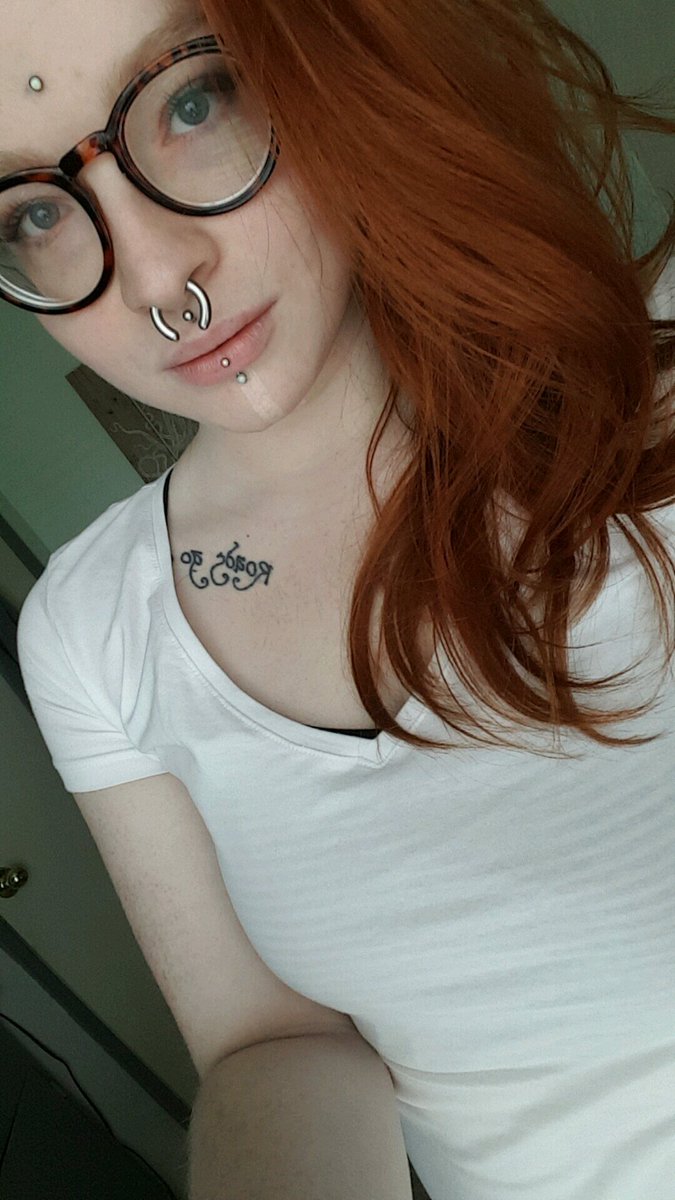 theDaisyGray's tweet photo. Oh btw I lost 40lbs lol, new body who dis? @DelMister @Real_Fairies_ @mustaine75 https://t.co/81HxwPND49