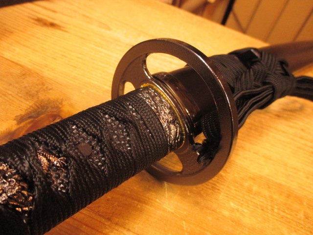 武装商店4 27 6 1通販のみ営業中 店頭営業自粛 A Twitter 商品紹介 美術刀 伊達政宗拵 山城大掾藤原国包 税込 10 290 メーカー標準モデル 名前が長いですが山城以下は昔ウチが足したものでメーカー名は 伊達政宗拵 ちなみにどの辺が伊達っぽいのかというと