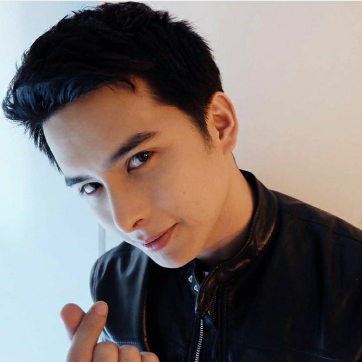 TikaaJMunity's tweet image. Oh your eyes @teejaymarquez 👀 very beautiful and very sharp gaze of your eyes 😘 my Heart •Dag Dig Dug Serrr• 😂
 아주 잘 생긴 (Very Handsome)