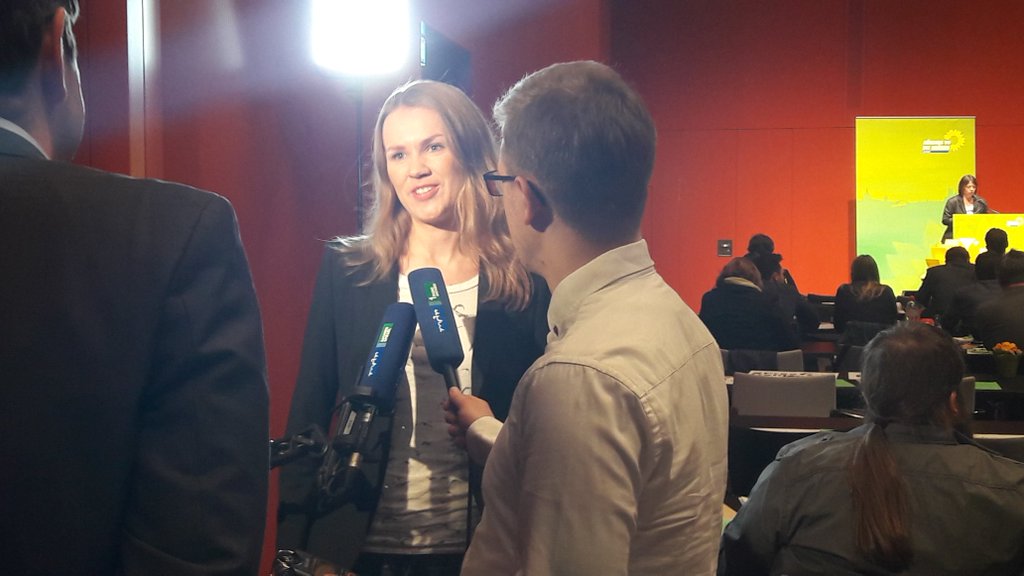 K_Weyandt's tweet photo. 1. Interview des @MDR_SN #MitMeike - danke an @VZschocke für das Foto ☺#LDKSN https://t.co/rArAcgLvXA
