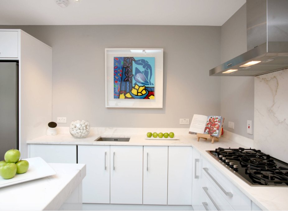 Light, bright and white is the order of the day in this contemporary <a href="/SineadConsidin1/">Sinead Considine</a> kitchen! >>> po.st/k9Ucou