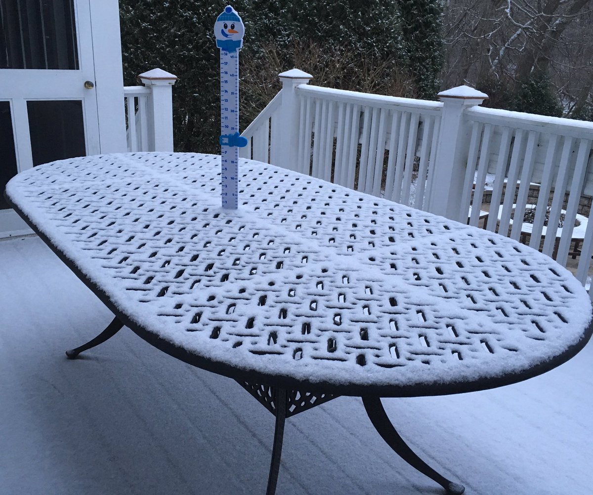 TracyButlerABC7's tweet image. Fresh little white table cloth on the #snowtable #Chicago