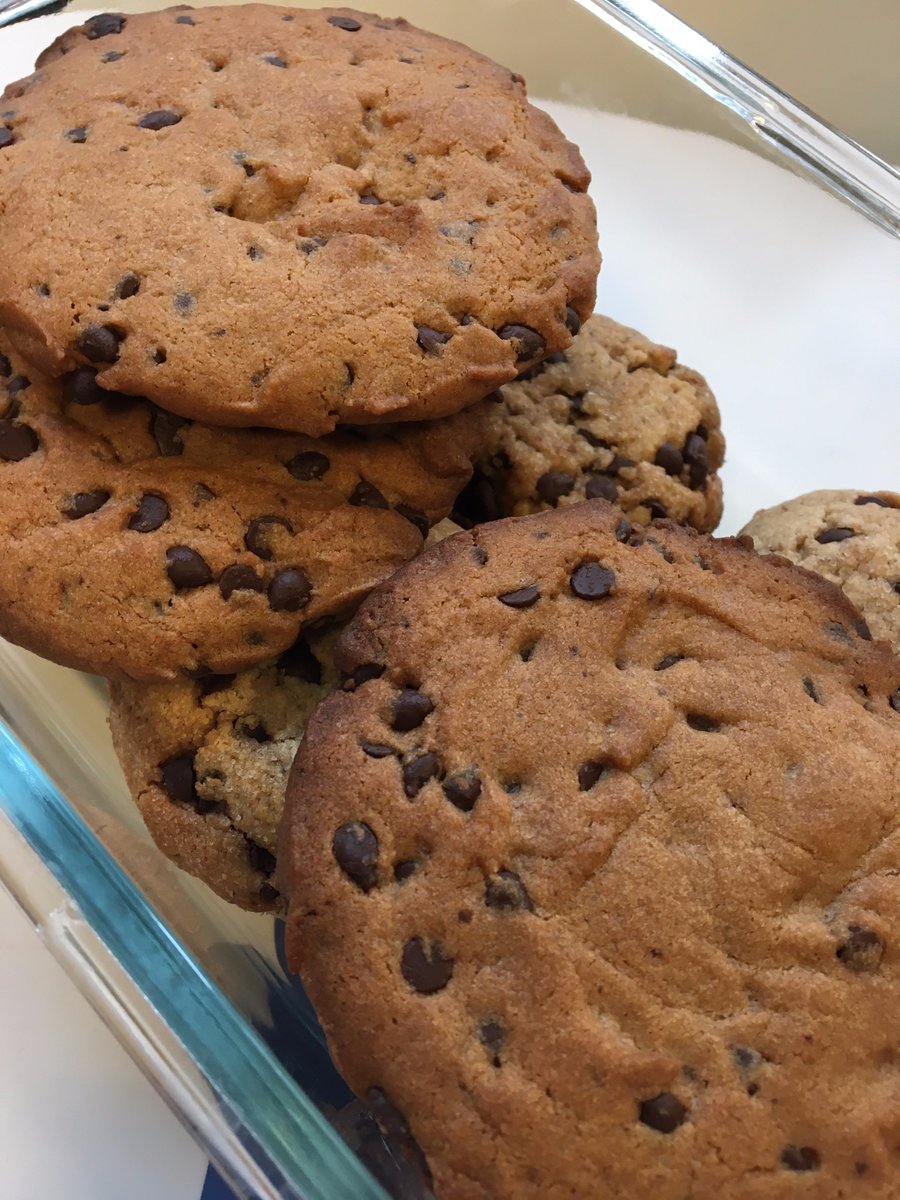 LesBricodeurs's tweet photo. La #NuitCodeCitoyen continue à #Lyon ! Place à l'atelier UX, et aux cookies d'Antoine ! #codecitoyen https://t.co/Rhx7inANGv