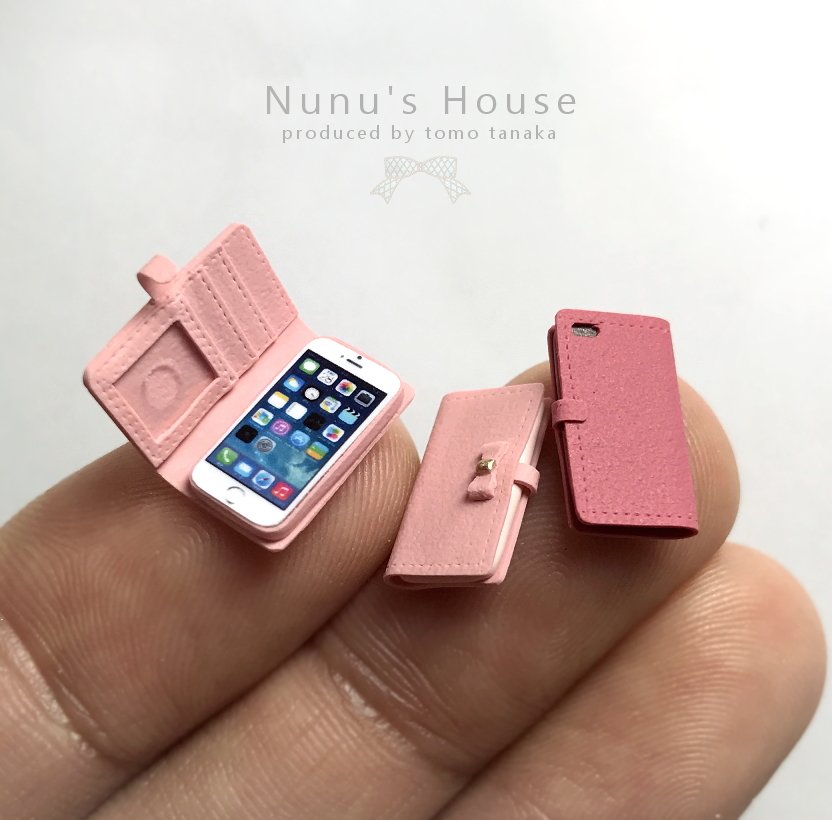 スマートフォンケースを作りました。
スマホ本体はiPhone画面を加工印刷しただけの
簡単な物です。