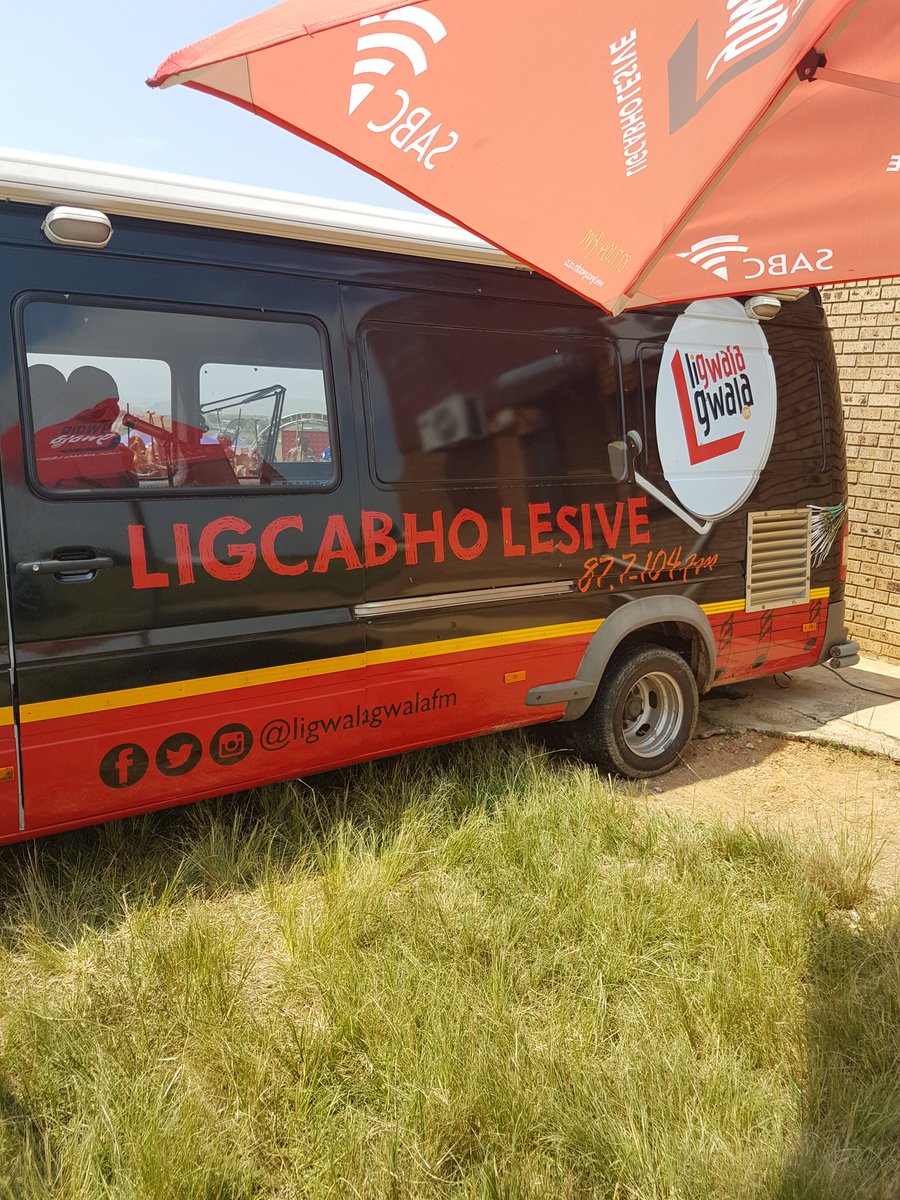 ligwalagwalaFM's tweet photo. Sisakata bukhoma #Embhuleni {We're broadcasting live from...} #Ummemo #LisikoLemaSwati #LigwalagwalaFM . https://t.co/oX4sic6I6R