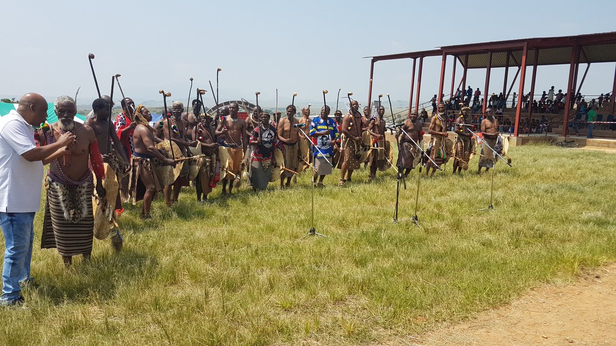 ligwalagwalaFM's tweet photo. Sisakata bukhoma #Embhuleni {We're broadcasting live from...} #Ummemo #LisikoLemaSwati #LigwalagwalaFM . https://t.co/oX4sic6I6R