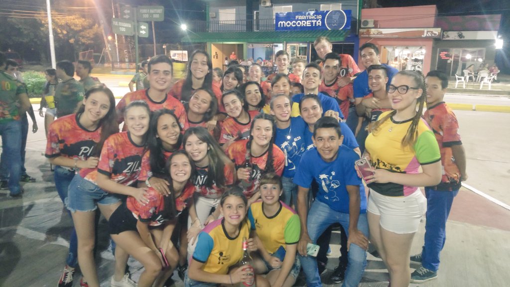 Promo17moc's tweet photo. Gracias a las promo 18 por acompañarnos 💣😻🎶🍻💃 #Nochon #DespedidaDeVacaciones #Epsilion 😉 https://t.co/3vM5YvKbL2