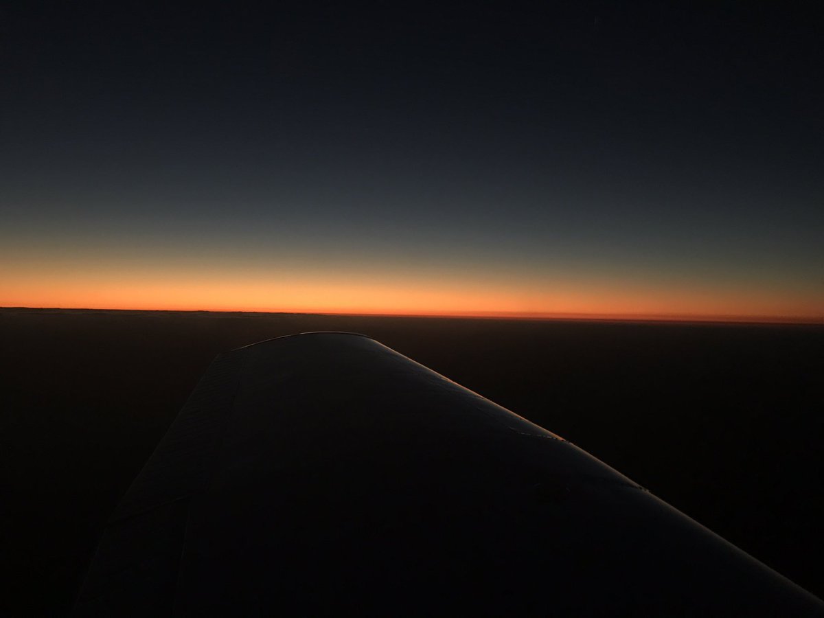 OMentore's tweet photo. This is why I love the sky #peopleofthesky #aviation #horizon #sunset #3000ft #iPhone7Plus #studentpilot https://t.co/MlyXc7BLgY