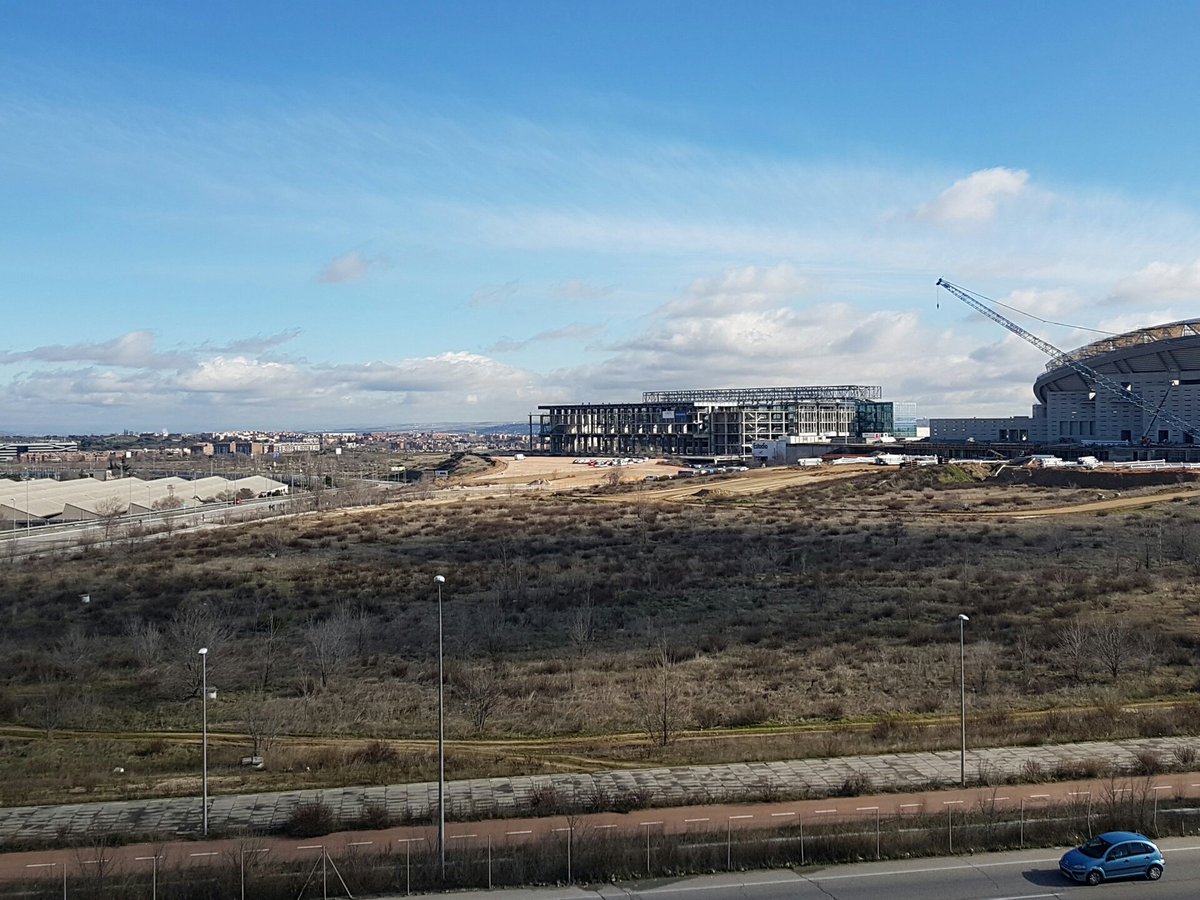 elvigilantedrow's tweet photo. Llegada del Atleti al nuevo estadio en 180 dias, este es el estado de los accesos y parking.70k personas?Complicado @MADRID @LaPeinetaClama https://t.co/5jhNEJpgby