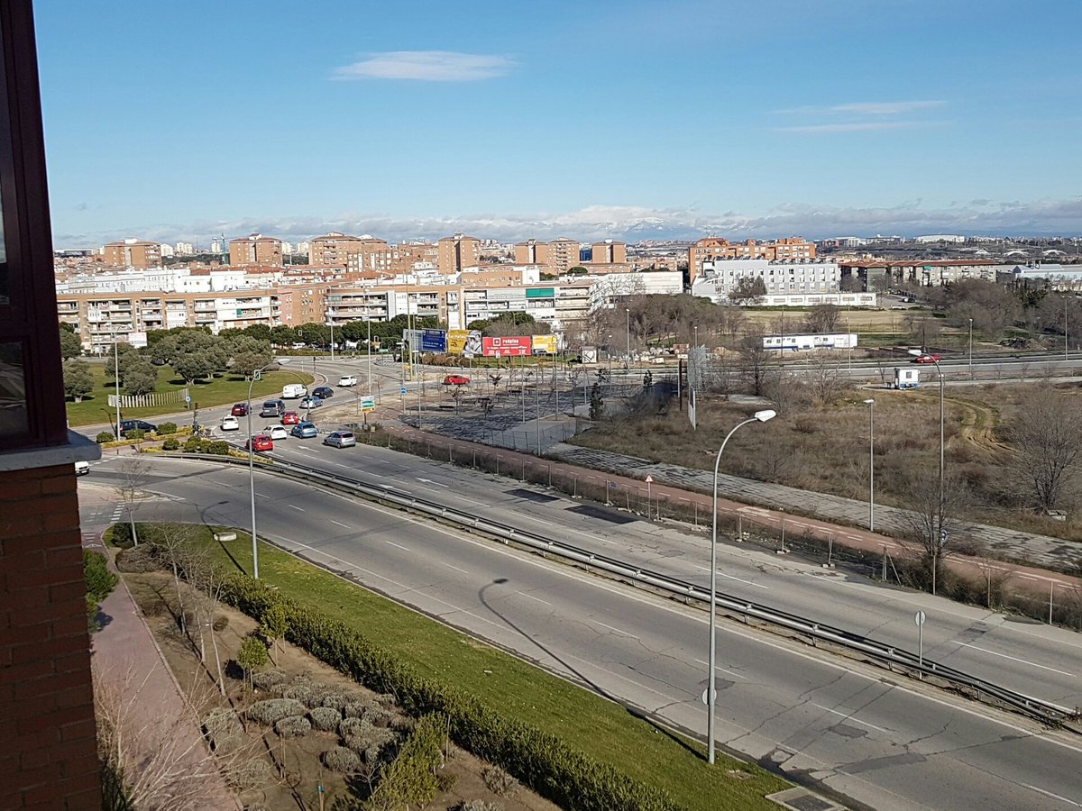 elvigilantedrow's tweet photo. Llegada del Atleti al nuevo estadio en 180 dias, este es el estado de los accesos y parking.70k personas?Complicado @MADRID @LaPeinetaClama https://t.co/5jhNEJpgby