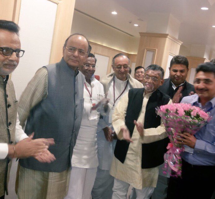 arunjaitley's tweet photo. Felicitating officers of Centre, State &amp; the GSTN, March 4, 2017 https://t.co/FuLedSeGMy