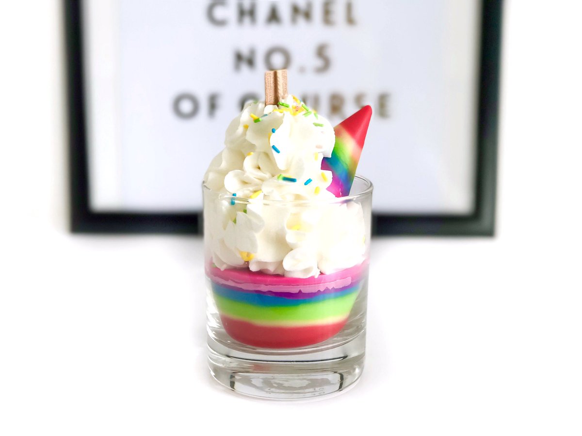whichbeautybox's tweet photo. When your eyes turn into hearts 😍. How pretty is this Unicorn Farts candle by @SoulAndSoap 🦄🌈💕 https://t.co/sgG5DBW7jQ