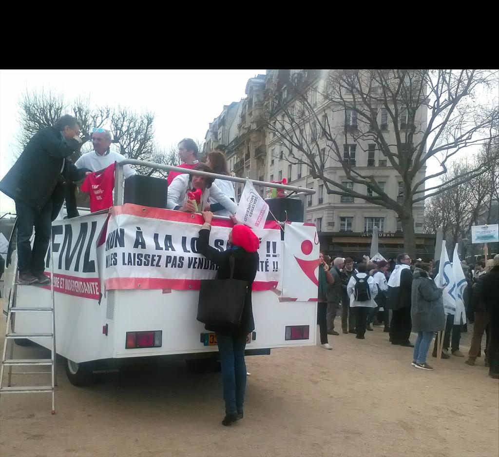 docgoldfil's tweet photo. Une photo beaucoup plus représentative de la manifestation d hier #DENTger @leQdM @UfmlAsso @zigmundoph @Egorafr https://t.co/6MjH54D13g