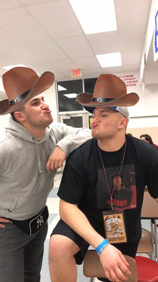 shmdnow's tweet photo. What in shmd celebration??? @joe_endieveri @msteves1212 #SHMD17 #sleepbreak #whatintarnation https://t.co/eb1M4XkNOe